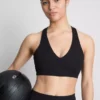 Crop top deportivo de cuello en V con sujeción suave