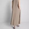 El vestido largo tipo trapecio de The Edit