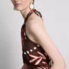 El vestido midi con cuello halter estampado de mezcla de lino de The Edit