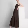 El vestido midi escalonado de mezcla de lino de The Edit