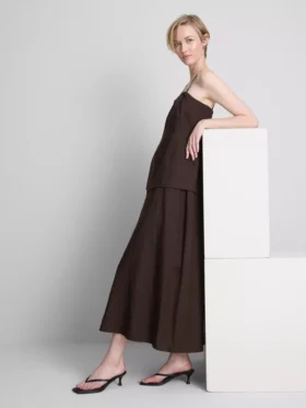 El vestido midi escalonado de mezcla de lino de The Edit