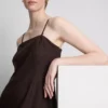 El vestido midi escalonado de mezcla de lino de The Edit