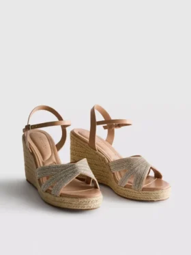 Espadrilles con cuña y adornos