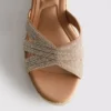 Espadrilles con cuña y adornos