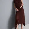 Falda midi con bajo en forma de pañuelo