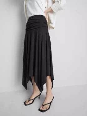 Falda midi con bajo en forma de pañuelo