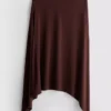 Falda midi con bajo en forma de pañuelo
