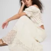 Falda midi de encaje arrugado con volantes de Paula Echevarría