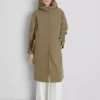 Impermeable largo con capucha ajustada