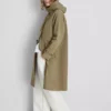 Impermeable largo con capucha ajustada