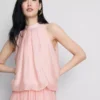 La blusa drapeada con cuello halter y tejido transpirable de The Edit