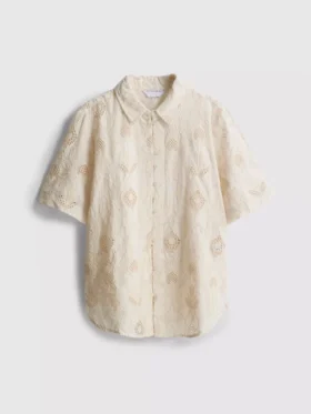 La camisa con bordado y bajo curvo de The Edit