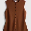 La camiseta sin mangas de punto con botones de The Edit