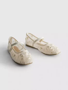 Las bailarinas bordadas de The Edit