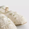 Las bailarinas bordadas de The Edit