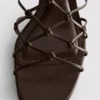 Las sandalias de tacón de aguja trenzadas de The Edit