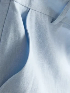 Los pantalones cortos clásicos de lino de The Edit