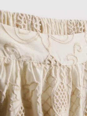 Los pantalones cortos de algodón con bordados de The Edit