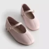Los zapatos planos de piel de The Edit