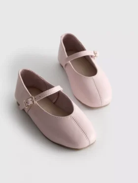 Los zapatos planos de piel de The Edit