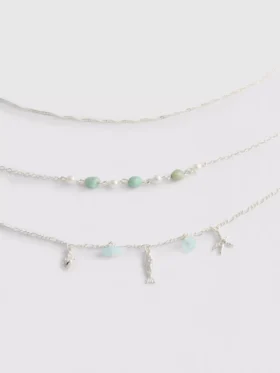 Lote de 3 collares con dijes variados