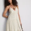 Minivestido con volantes y ribete de encaje de Paula Echevarría