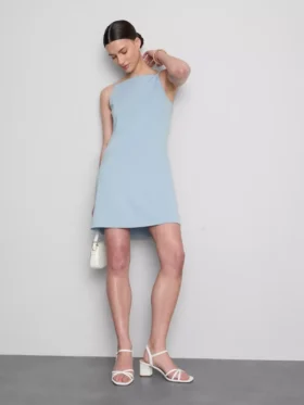 Minivestido de cuello cuadrado