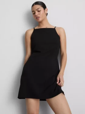 Minivestido de cuello cuadrado