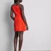 Minivestido de cuello cuadrado
