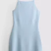 Minivestido de cuello cuadrado