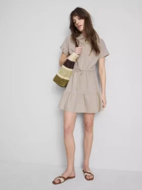 Minivestido de manga corta con volantes