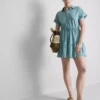 Minivestido de manga corta con volantes