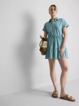 Minivestido de manga corta con volantes