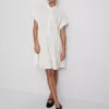 Minivestido de manga corta con volantes