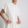Minivestido de manga corta con volantes