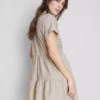 Minivestido de manga corta con volantes