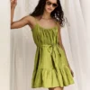 Minivestido de popelín con volantes y tirantes