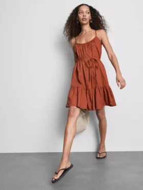 Minivestido de popelín con volantes y tirantes