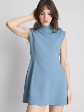 Minivestido entallado con mangas casquillo