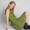 Minivestido sin mangas con cuello en V