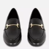 Mocasines con hebilla de imitación de piel