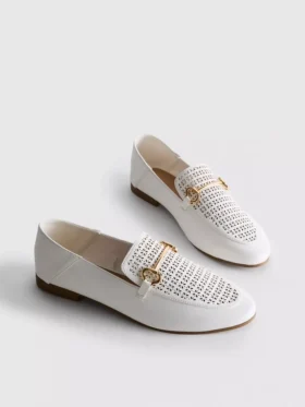 Mocasines de piel sintética con diseño de bocado de cabestro cortado con láser