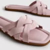 Mules con tiras entrelazadas