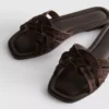 Mules con tiras entrelazadas