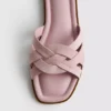 Mules con tiras entrelazadas