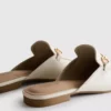 Mules de piel sintética con detalle de bocado de montura