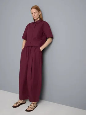 Pantalones acampanados plisados con tacto de papel