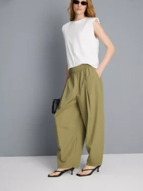 Pantalones acampanados plisados con tacto de papel