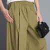 Pantalones acampanados plisados con tacto de papel
