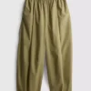 Pantalones acampanados plisados con tacto de papel